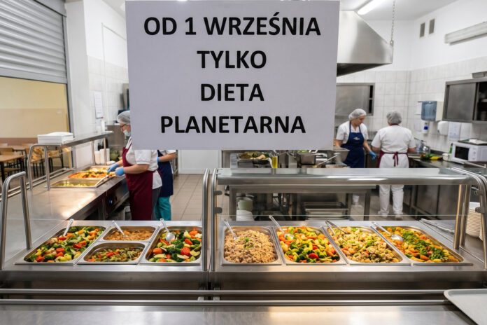 Dieta planetarna obowiązkowa w szkołach od 1 września 2026 r.